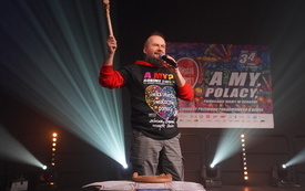 Jacek Piwowarski prowadzący licytacje podczas wielkiego Finału Wośp.