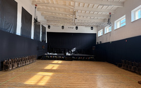 Sala widowiskowa w Osieku przed modernizacją. 