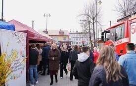 Mieszkańcy Osieka i okolic podczas Śniadania Wielkanocnego w Osieku. 