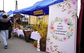 KGW Turskowianki podczas Jarmarku Wielkanocnego w Osieku. 