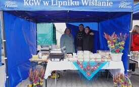 KGW w Lipniku Wiślanie podczas Jarmarku Wielkanocnego w Osieku. 