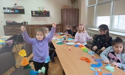 Walentynkowe inspiracje podczas zajęć twórczych w M-GOK