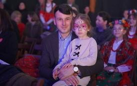 Mateusz Chyla wraz ze swoją c&oacute;rką podczas wielkiego Finału WOŚP. 