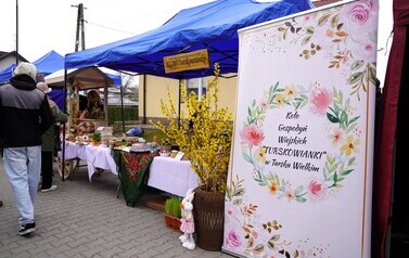 KGW Turskowianki podczas Jarmarku Wielkanocnego w Osieku. 